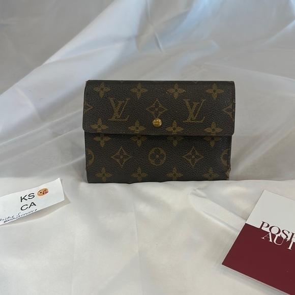 Louis Vuitton Handbags - Auth Louis Vuitton Porte Tresor Etui used fair/good condition